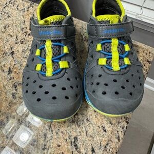 💦Stride Rite Kids' Phibian Shoes, Size 7💦
